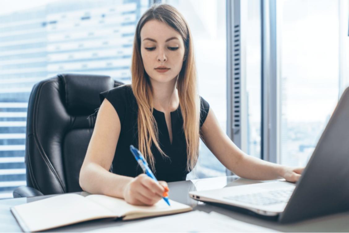 Financial analyst working with data visualisation tools during a live session